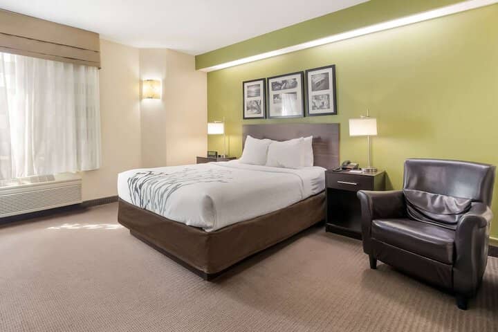 Room 12 of 40