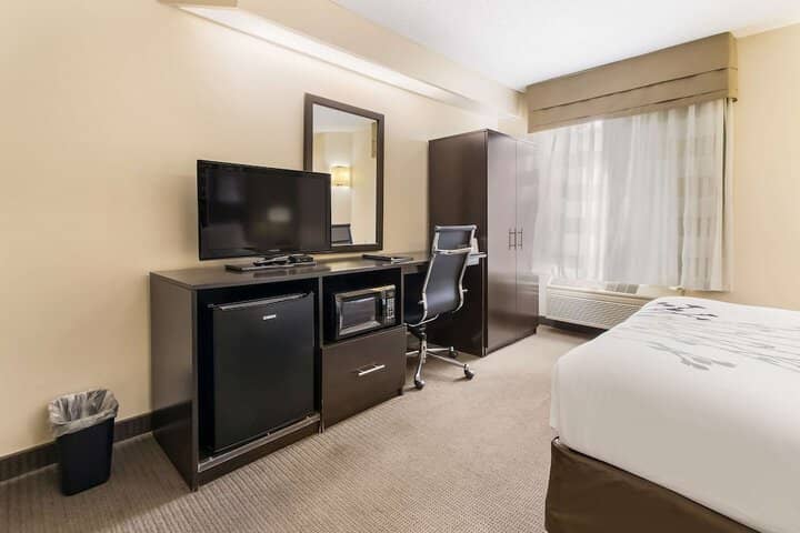 Room 14 of 40