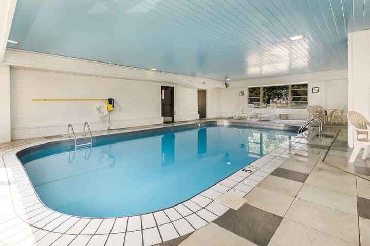 Pool 25 of 40