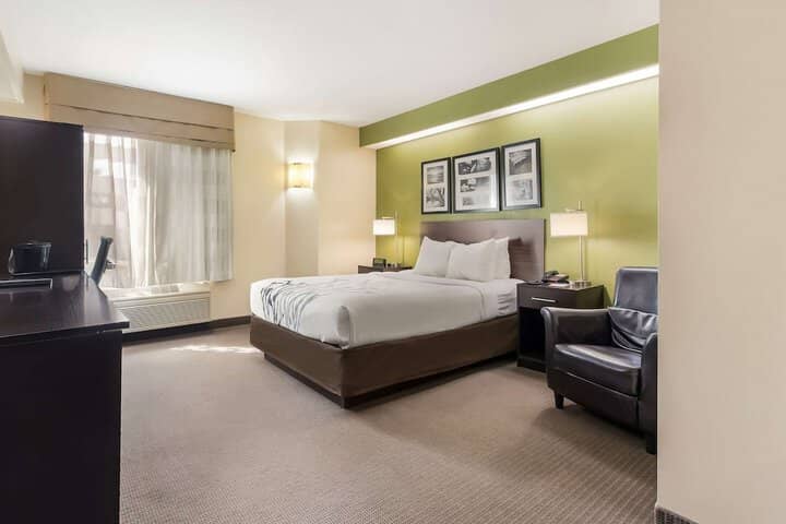 Room 13 of 40